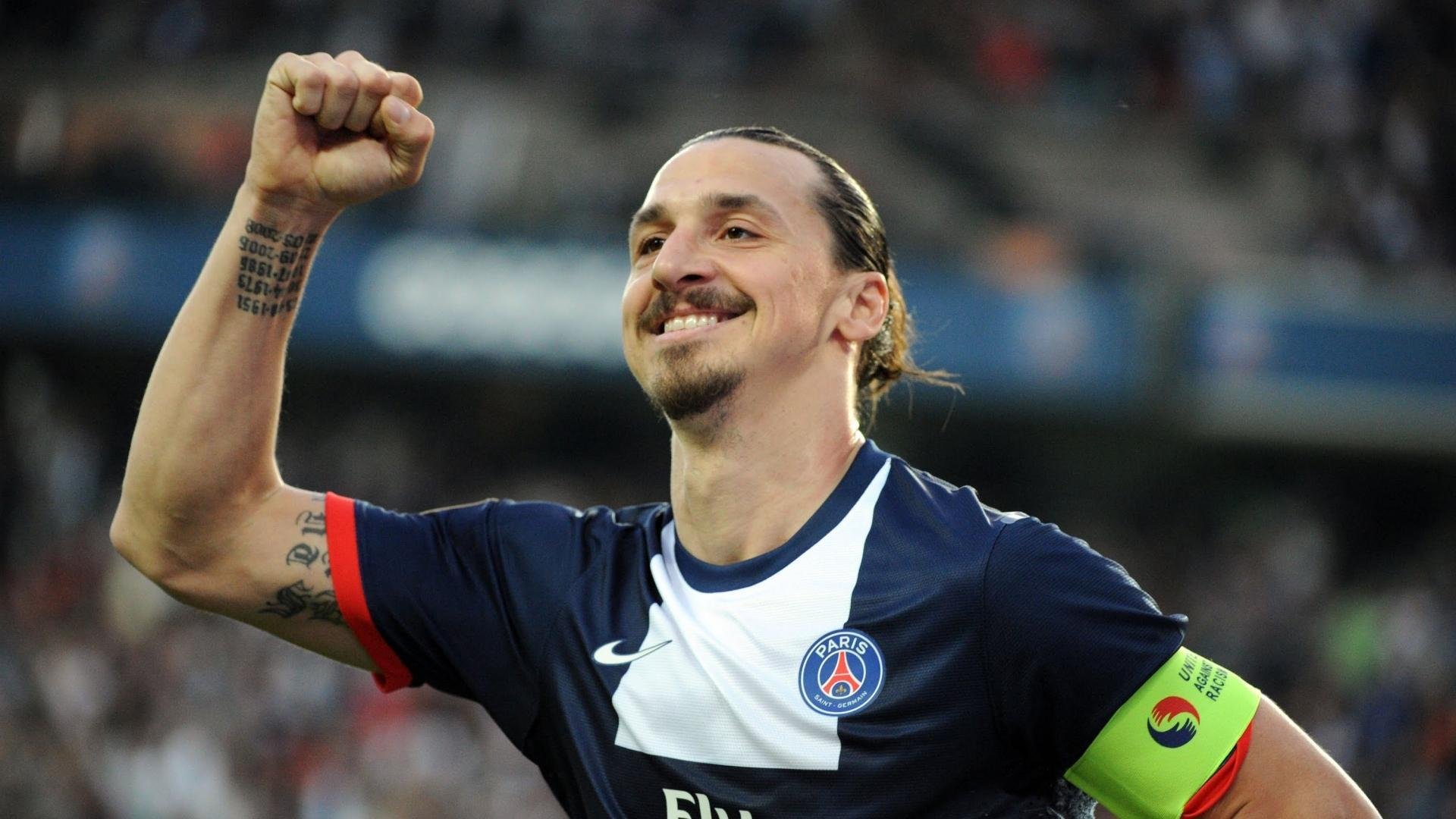 中国足球精神文化节盛大开幕，弘扬运动精神，中国足球精神文化节盛大开幕,弘扬运动精神的手抄报